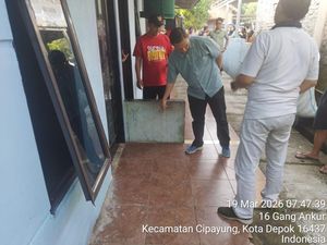 Geger Warga Depok Temukan Bayi Laki-laki Diselimuti Kain Keset di Teras Rumah