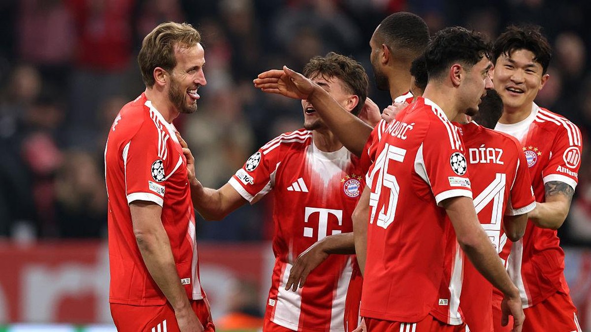 Para pemain Bayern saat merayakan gol Harry Kane (kiri) ke gawang Atalanta pada leg kedua 16 besar Liga Champions. Foto: Getty Images/Stefan Matzke - sampics