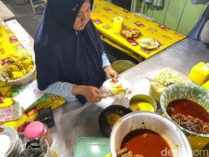 Sejak 1950! Ini Kupat Glabed Racikan Pak Makhali yang Melegenda