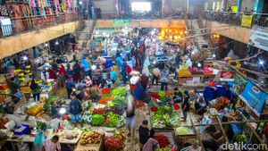 Meski Harga Naik, Warga Tetap Padati Pasar