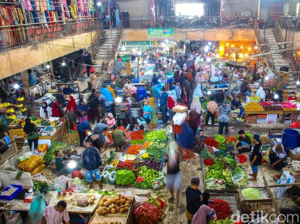 Meski Harga Naik, Warga Tetap Padati Pasar