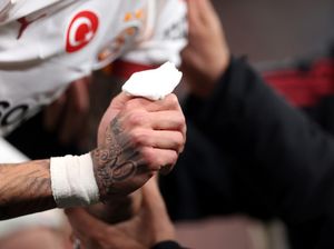 Jari Noa Lang Hampir Putus, Galatasaray Bakal Protes ke UEFA?