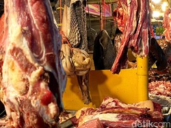 Pedagang Daging Sapi di Pasar Kosambi Bandung Mogok Berjualan