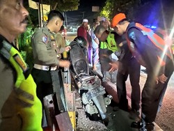 Pasutri Pemudik asal Surabaya Tertabrak Kereta Api di Nganjuk, Istri Tewas