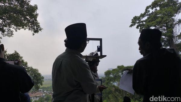 Pemantauan Hilal di Bukit Condrodipo Gresik