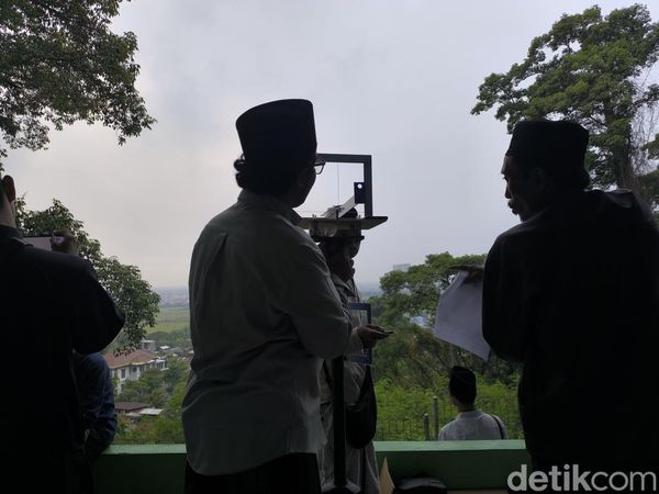 Pemantauan Hilal di Bukit Condrodipo Gresik