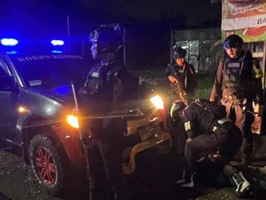 Aksi Koboi Pemuda Mabuk di Garut Palak Sopir Angkot Berujung Tangisan