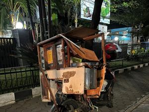 Pilu Tukang Bakso Panggilan Viral Bandung Tertimpa Pohon Tumbang