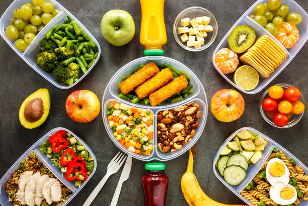 Kembali ke pola makan seimbang menjadi langkah penting untuk membantu tubuh pulih setelah konsumsi makanan berlebih saat Lebaran. Dengan mengatur asupan nutrisi secara tepat, tubuh akan lebih cepat kembali bugar dan metabolisme pun menjadi lebih stabil.