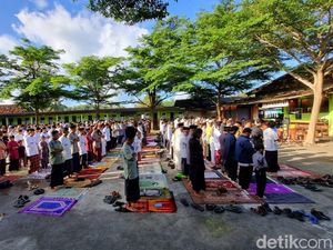 Majelis Sholawat Asyghil Kubro Salat Id di Parangtritis Hari ini