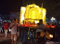 Kelip Lampu-Dentuman Bedug Meriahkan Takbiran Muhammadiyah di Lombok Timur