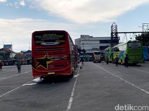 Bus Terjebak Macet, Pemudik di Terminal Cicaheum Menunggu Berjam-jam