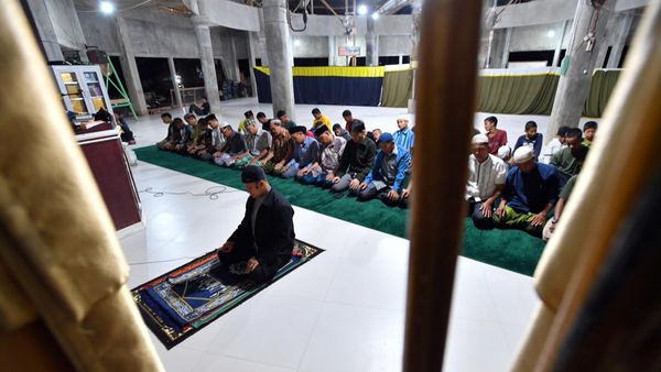 Tarawih Terakhir Penyintas Bencana Sambut Idul Fitri di Tapanuli Tengah
