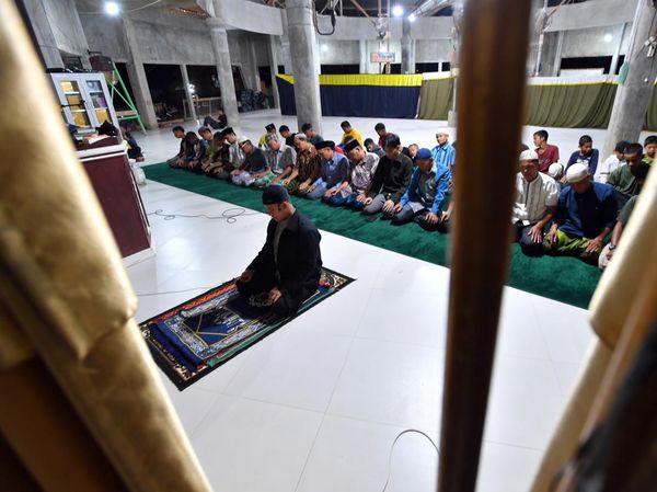 Tarawih Terakhir Penyintas Bencana Sambut Idul Fitri di Tapanuli Tengah