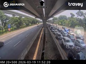 Arus Mudik 2026 Siang Ini: Tol Japek Padat hingga Rest Area Km 57