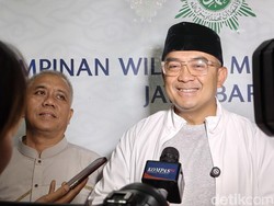 Walkot Farhan Pantau Takbiran di Masjid Raya Mujahidin Bandung