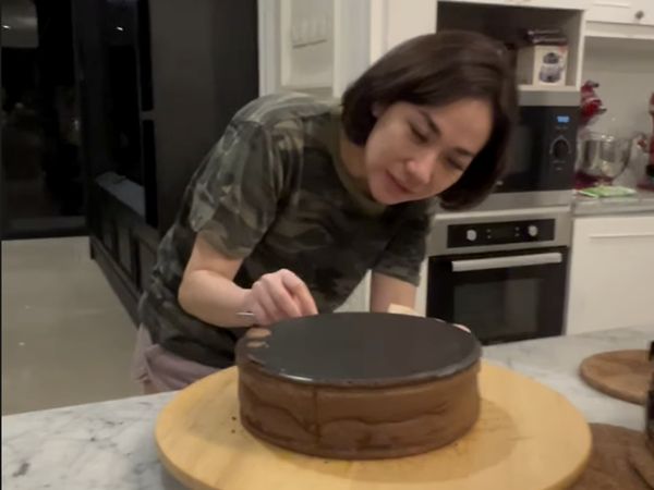 BCL Sibuk di Dapur Jelang Lebaran, Masak Asam Padeh hingga Kue Coklat