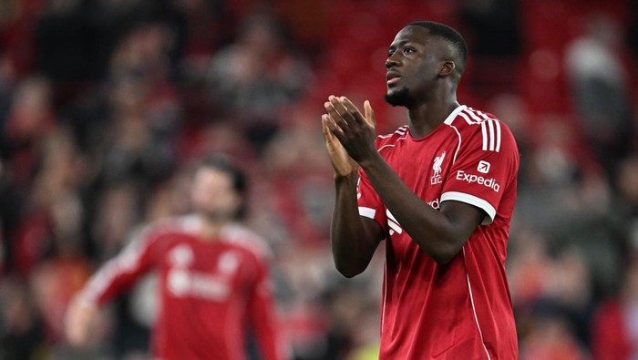 LIVERPOOL, ENGLAND - MARCH 18: (THE SUN OUT, THE SUN ON SUNDAY OUT) Ibrahima Konate of Liverpool acknowledges the fans following the UEFA Champions League 2025/26 Round of 16 Second Leg match between Liverpool FC and Galatasaray SK at Anfield on Marc