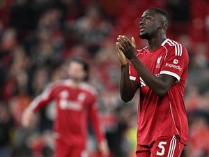 Ibrahima Konate Jadi Korban Rasisme Usai Bikin Osimhen Cedera