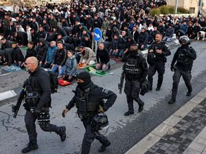 Warga Palestina Dilarang Salat Idul Fitri di Masjid Al-Aqsa