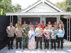 Kapolres Kediri Benahi Rumah Nenek Tak Layak Huni