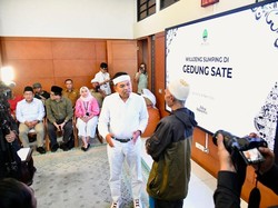 KDM Berikan Bantuan untuk Korban Longsor Desa Cibogo Lembang