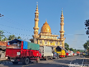 Macet! Hati-hati Melintas di Pasar Tumpah Ranuyoso Lumajang