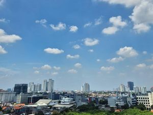 Langit Biru Jakarta Saat Libur Lebaran