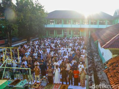 Lebih Dulu Rayakan Lebaran, Jamaah Muhammadiyah Padati Lokasi Salat