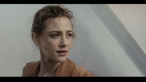 7 Pesona Lili Reinhart, Bintang Riverdale Jadi Model Video Klip BTS Swim