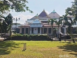 Gubernur Sumsel dan Walkot Ratu Dewa Salat Id di Masjid Agung Palembang