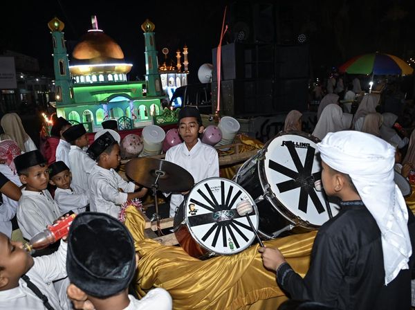 Pawai Takbir Keliling Semarakkan Malam Lebaran di Ampenan