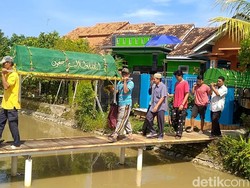 Sekeluarga Korban Kecelakaan Tol Tegal Dimakamkan Satu Liang Lahad di Pemalang