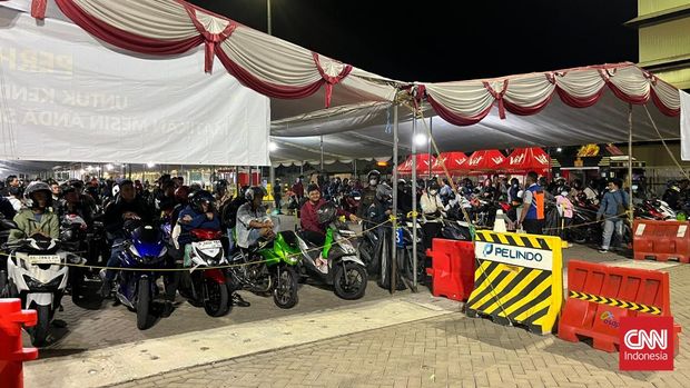 Pemudik motor di Ciwandan jelang Lebaran 2026 pada Kamis (19/3/2026). (CNN Indonesia/Yogi Anugrah)
