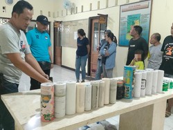 Polsek Campurdarat Amankan Ratusan Petasan-Balon Udara Produksi Anak-anak