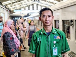 Kisah Porter Rian dan Rindu Lebaran yang Terus Ia Tunda