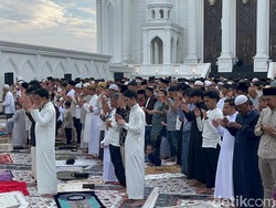 Khidmatnya Ribuan Jemaah Muhammdiyah di Jambi Salat Idulfitri