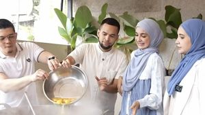 Seru! Shireen Sungkar Masak Bareng Keluarga untuk Bagikan Makanan Gratis