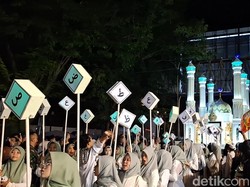 Lautan Manusia Padati Jalan Pejanggik, Pawai Takbiran Mataram Pecah Meriah