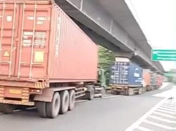 Viral Truk Sumbu 3 Dikawal Anggota TNI Dihalau Polisi di Tol Japek, Ini Kata Polda Jabar