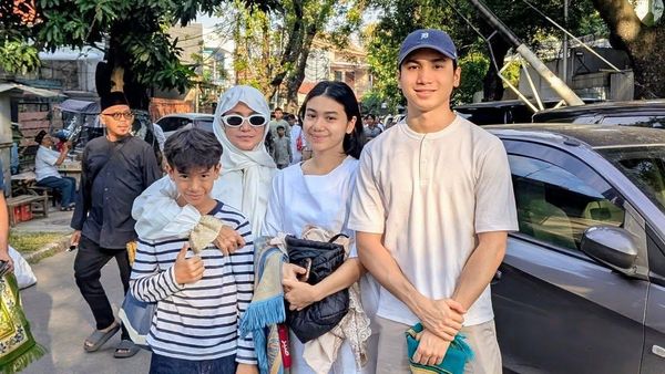 Wanda Hamidah Salat Id Bareng 3 Anak, Rindukan Kehadiran Alfath Hakim