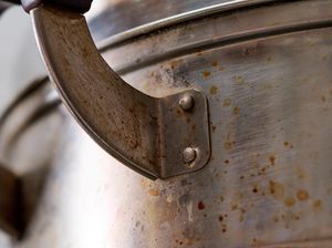 Alat Dapur Karatan? Awas Bisa Jadi Tempat Sembunyi Kuman-kuman Ini