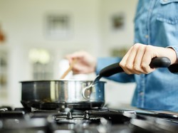 Doyan Makan Enak? Pilih-pilih Alat Berkualitas Biar Tak Tercemar Kimia Berbahaya