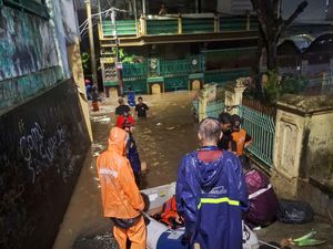 Ciracas Jaktim Dilanda Banjir Saat Lebaran, Ketinggian Air Capai 1 Meter