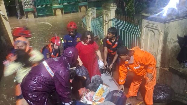 Banjir di Caracas Jaktim saat Lebaran 2026