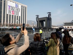 Video Pantauan di Gwanghwamun Seoul Jelang Konser Gratis BTS Hari Ini