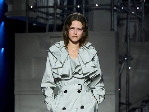 Foto: Burberry Winter 2026, Gaya Malam London yang Sleek dan Modern