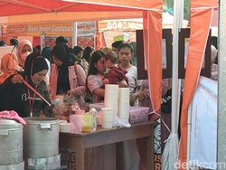 Ada Festival Nyawalan di Garut, Bakso-Seblak Viral Kumpul di Sini