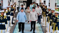 Jokowi-Iriana Hadiri Open House Prabowo, Didampingi Kaesang-Erina