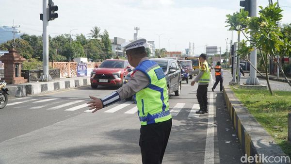 Potret Arus Mudik di Tol Singosari, Ramai tapi Tidak Macet
